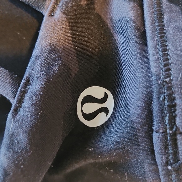 Lululemon free to be wild bra black size 8 - Picture 2 of 3